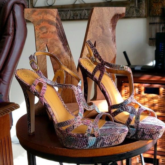 BCBG heels, multicolored  size 8.5M - Picture 14 of 15
